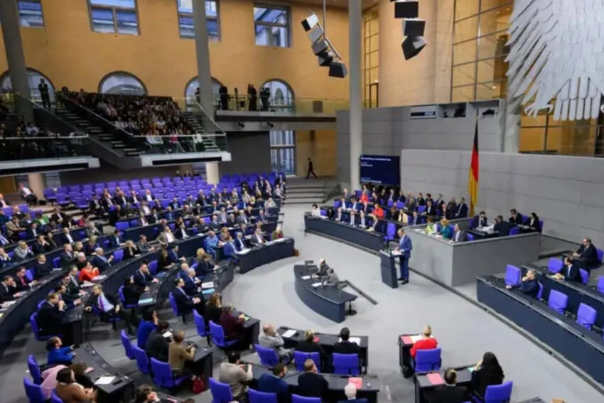 Almanyada milletvekilleri halkla dayanisma icin 500 euroluk maas zammini oy birligiyle reddetti dPlFWLQl